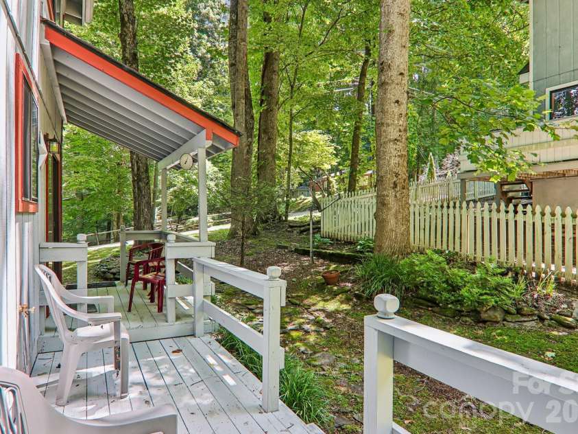13 Lisa Lane, Maggie Valley, NC 28751.  MLS# CAR4404542, YatesRealty ID 39553. 