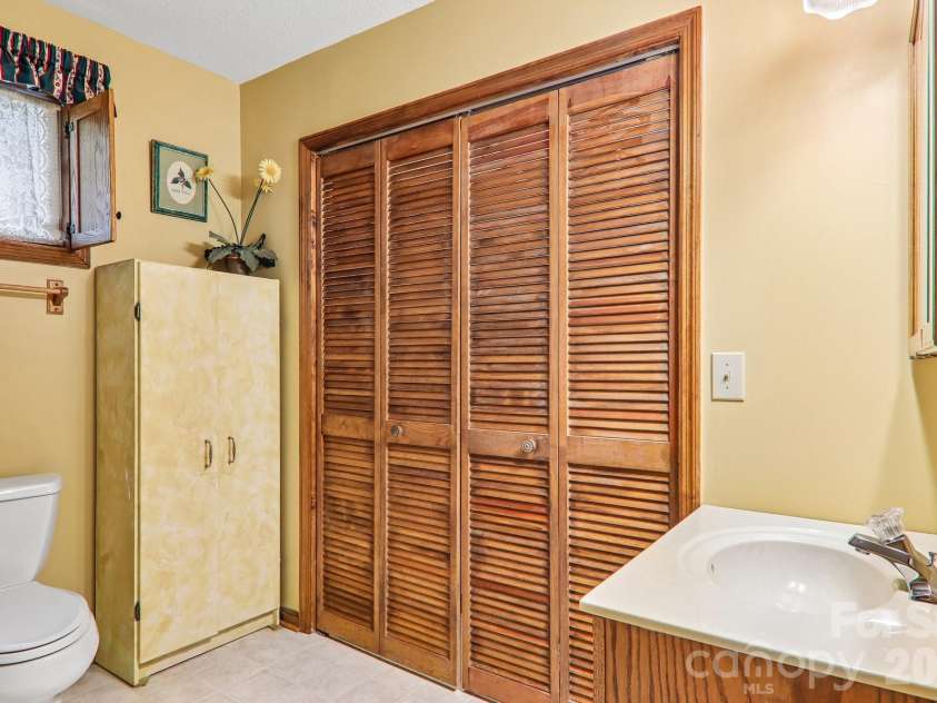 13 Lisa Lane, Maggie Valley, NC 28751.  MLS# CAR4404542, YatesRealty ID 39553. 