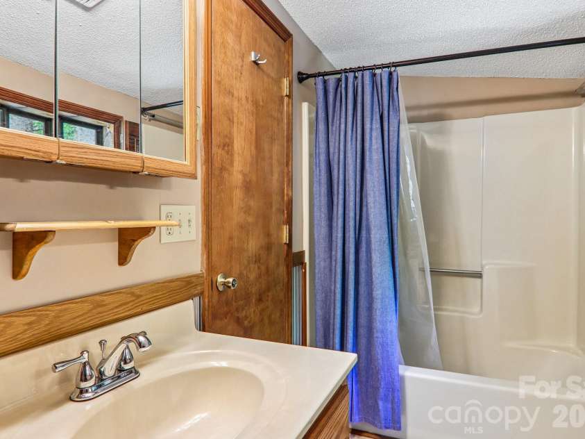 13 Lisa Lane, Maggie Valley, NC 28751.  MLS# CAR4404542, YatesRealty ID 39553. 