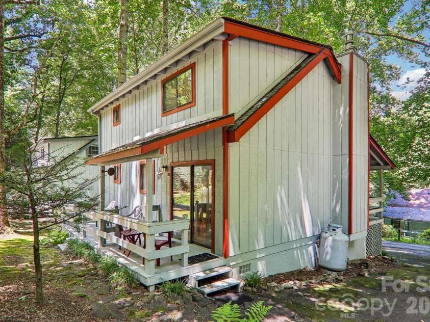 13 Lisa Lane, Maggie Valley, NC 28751.  MLS# CAR4404542, YatesRealty ID 39553. 