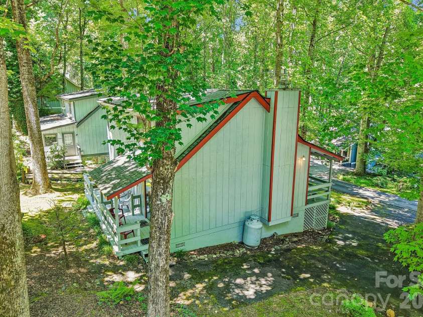13 Lisa Lane, Maggie Valley, NC 28751.  MLS# CAR4404542, YatesRealty ID 39553. 