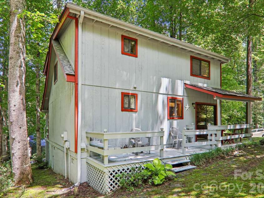 13 Lisa Lane, Maggie Valley, NC 28751.  MLS# CAR4404542, YatesRealty ID 39553. 