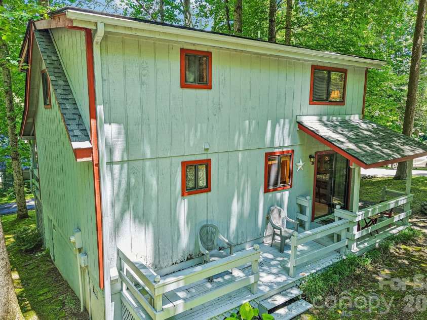 13 Lisa Lane, Maggie Valley, NC 28751.  MLS# CAR4404542, YatesRealty ID 39553. 