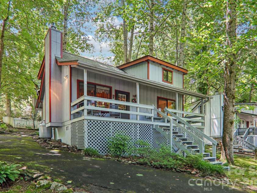 13 Lisa Lane, Maggie Valley, NC 28751.  MLS# CAR4404542, YatesRealty ID 39553. 