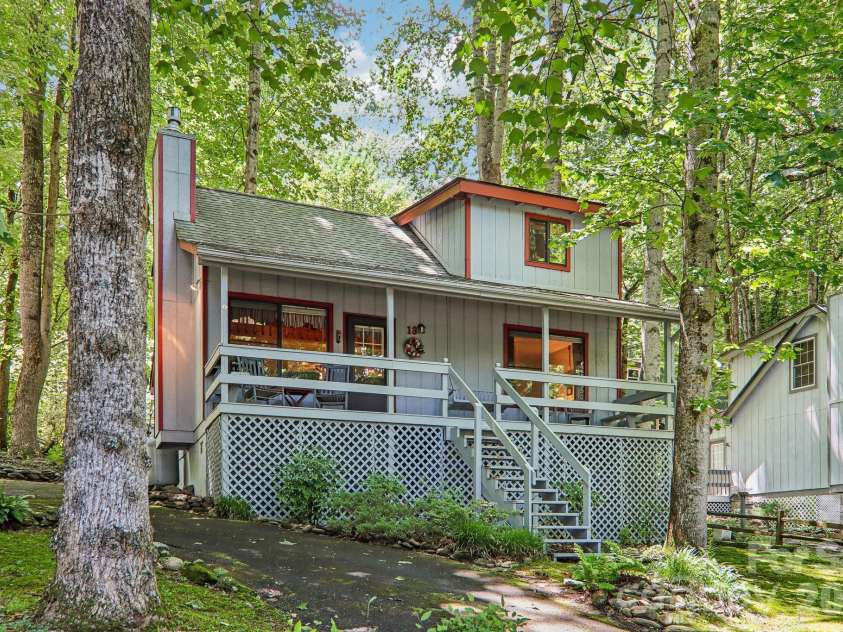 13 Lisa Lane, Maggie Valley, NC 28751.  MLS# CAR4404542, YatesRealty ID 39553. 