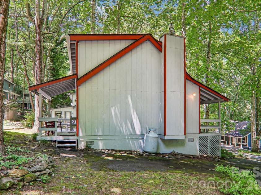 13 Lisa Lane, Maggie Valley, NC 28751.  MLS# CAR4404542, YatesRealty ID 39553. 