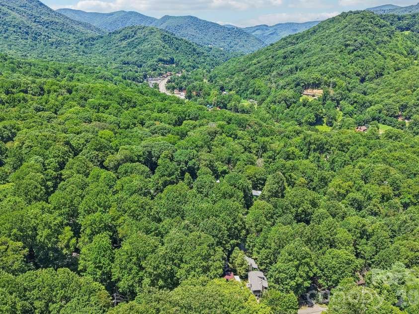 13 Lisa Lane, Maggie Valley, NC 28751.  MLS# CAR4404542, YatesRealty ID 39553. 