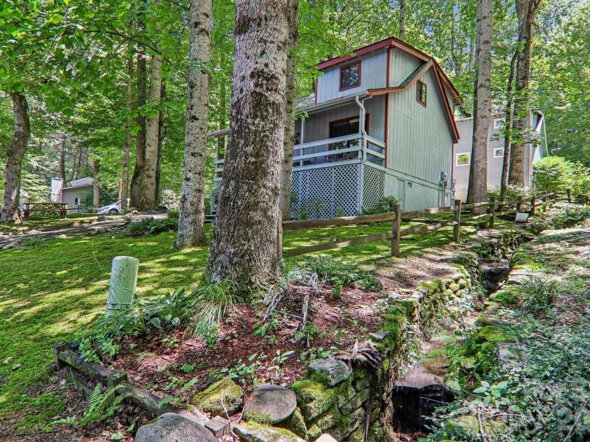 13 Lisa Lane, Maggie Valley, NC 28751.  MLS# CAR4404542, YatesRealty ID 39553. 