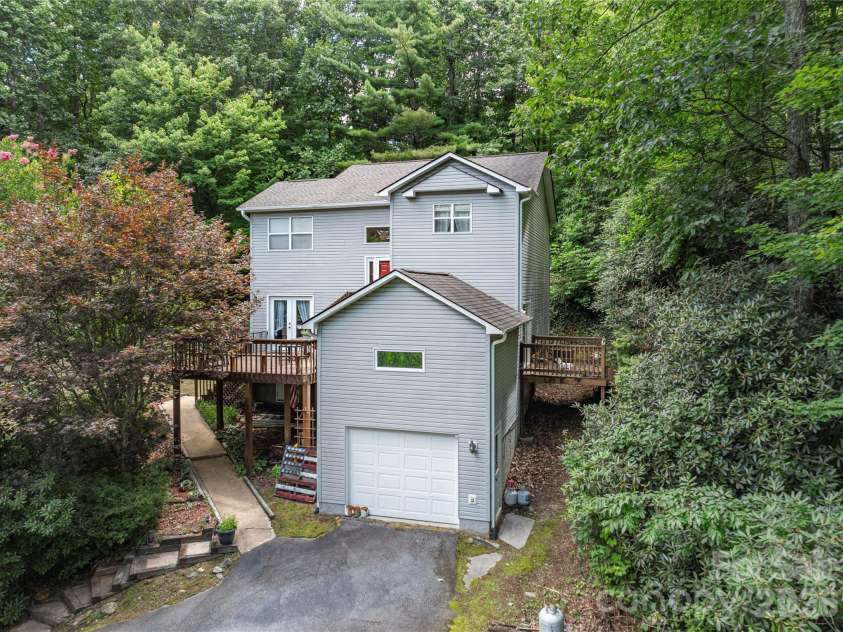 5 Summer Savory Court, Flat Rock, NC 28731.  MLS# CAR4405791, YatesRealty ID 39554. 