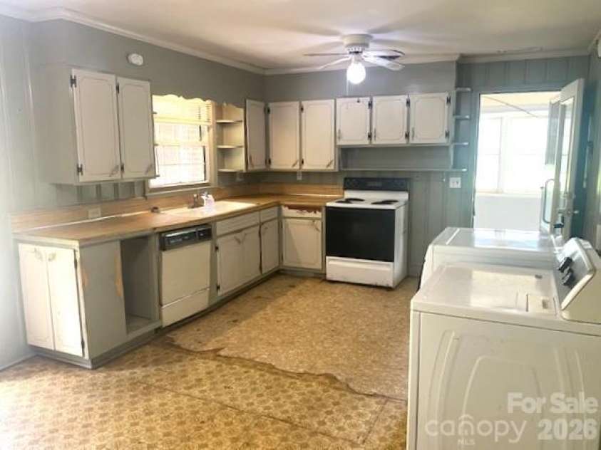 164 Lynch Street, Rutherfordton, NC 28139.  MLS# CAR4406352, YatesRealty ID 39555. 