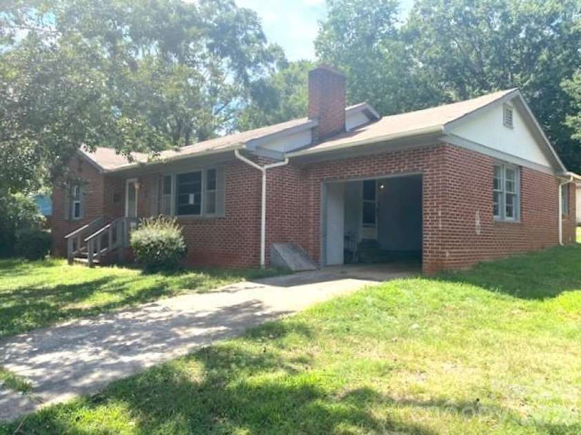 164 Lynch Street, Rutherfordton, NC 28139.  MLS# CAR4406352, YatesRealty ID 39555. 