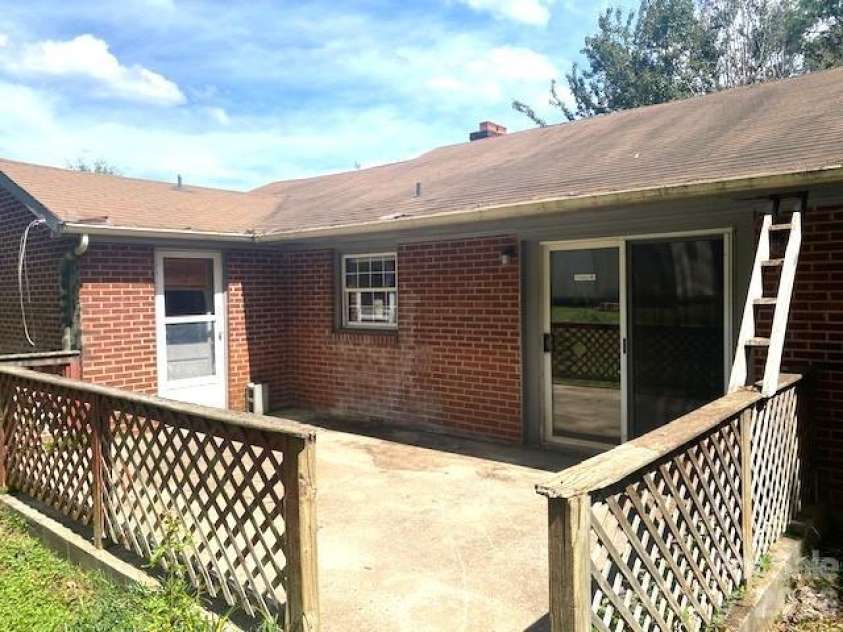 164 Lynch Street, Rutherfordton, NC 28139.  MLS# CAR4406352, YatesRealty ID 39555. 