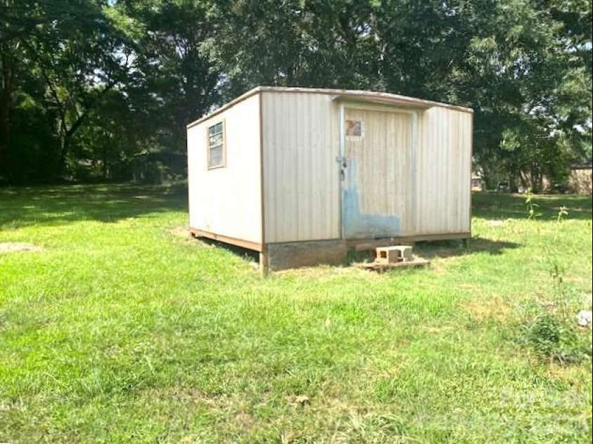 164 Lynch Street, Rutherfordton, NC 28139.  MLS# CAR4406352, YatesRealty ID 39555. 