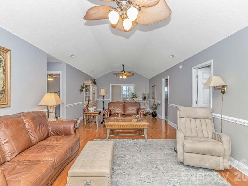 511 21st Avenue, North Myrtle Beach, SC 29582.  MLS# CAR4407127, YatesRealty ID 39556. 