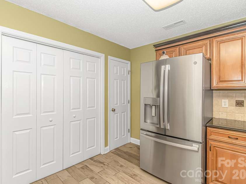 511 21st Avenue, North Myrtle Beach, SC 29582.  MLS# CAR4407127, YatesRealty ID 39556. 