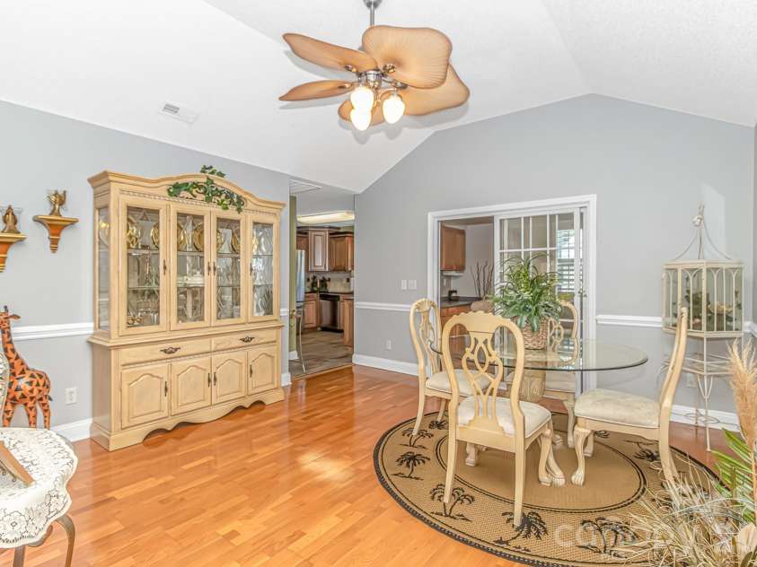 511 21st Avenue, North Myrtle Beach, SC 29582.  MLS# CAR4407127, YatesRealty ID 39556. Dinning area