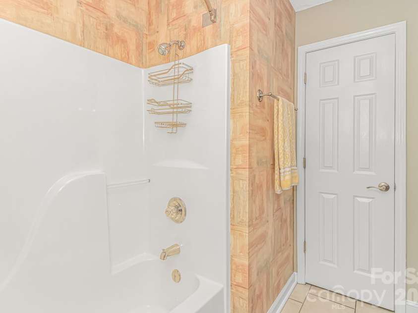 511 21st Avenue, North Myrtle Beach, SC 29582.  MLS# CAR4407127, YatesRealty ID 39556. Full bathroom 2