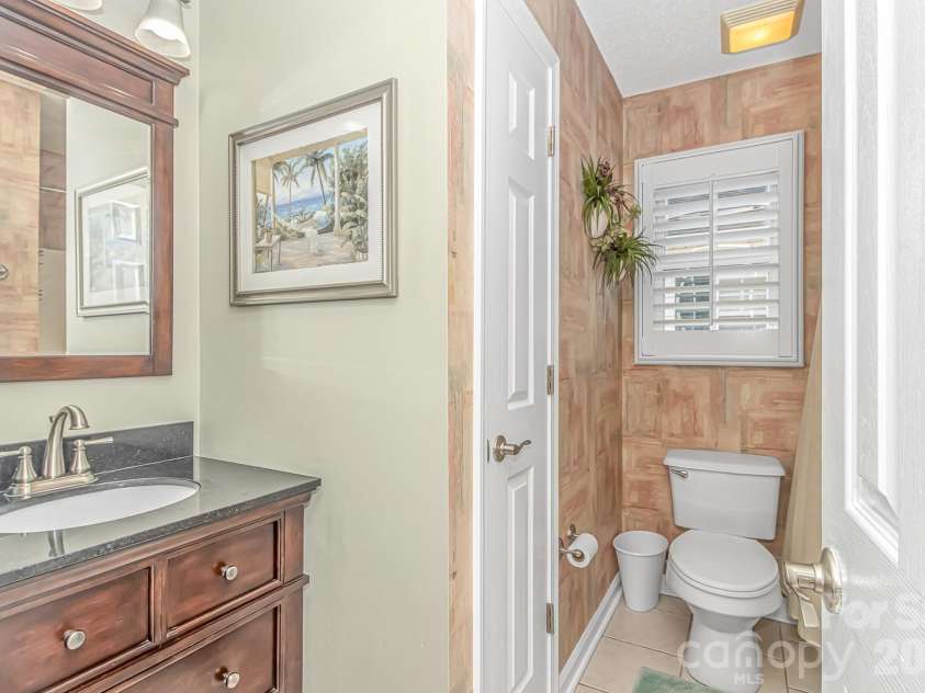 511 21st Avenue, North Myrtle Beach, SC 29582.  MLS# CAR4407127, YatesRealty ID 39556. Full bathroom 2