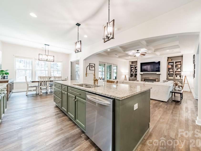 9052 Mossy Hill Lane, Fort Mill, SC 29707.  MLS# CAR4405984, YatesRealty ID 39559. 