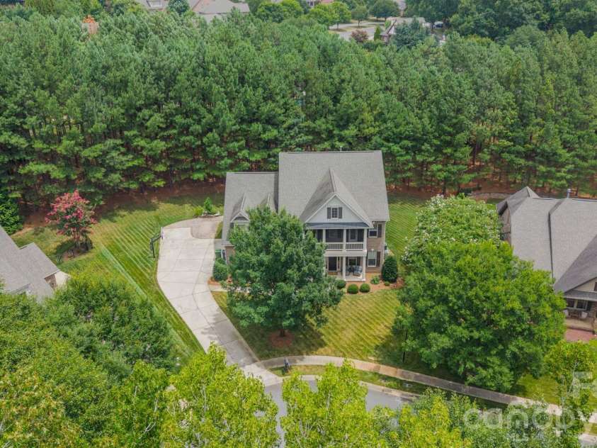 9052 Mossy Hill Lane, Fort Mill, SC 29707.  MLS# CAR4405984, YatesRealty ID 39559. 