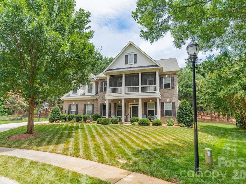 9052 Mossy Hill Lane, Fort Mill, SC 29707.  MLS# CAR4405984, YatesRealty ID 39559. 