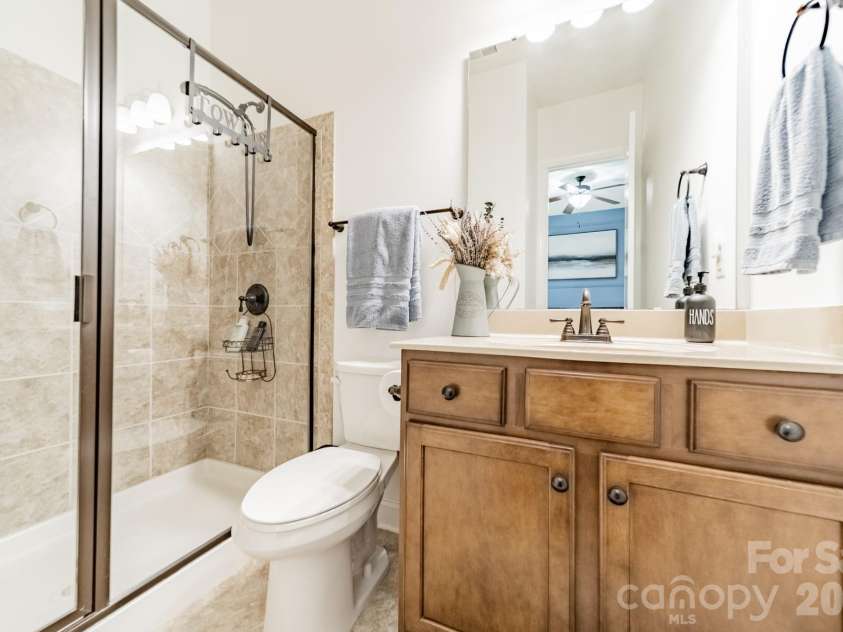 9052 Mossy Hill Lane, Fort Mill, SC 29707.  MLS# CAR4405984, YatesRealty ID 39559. En suite bath