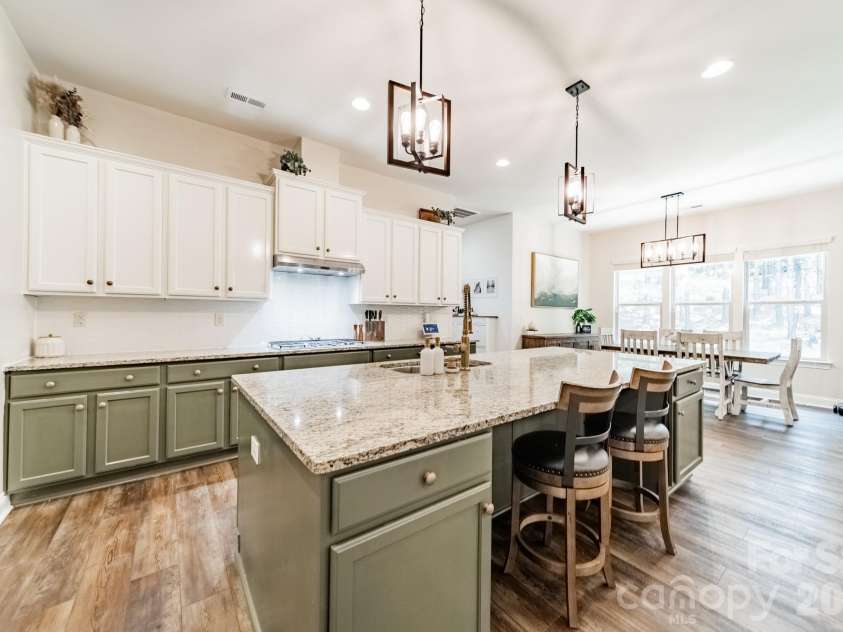 9052 Mossy Hill Lane, Fort Mill, SC 29707.  MLS# CAR4405984, YatesRealty ID 39559. Kitchen/Breakfast area