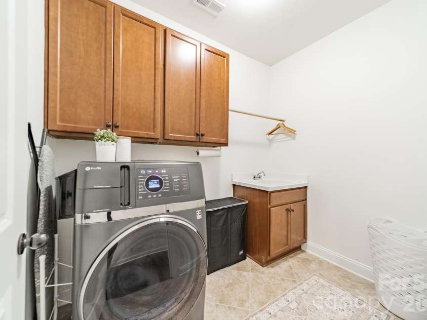 9052 Mossy Hill Lane, Fort Mill, SC 29707.  MLS# CAR4405984, YatesRealty ID 39559. Laundry