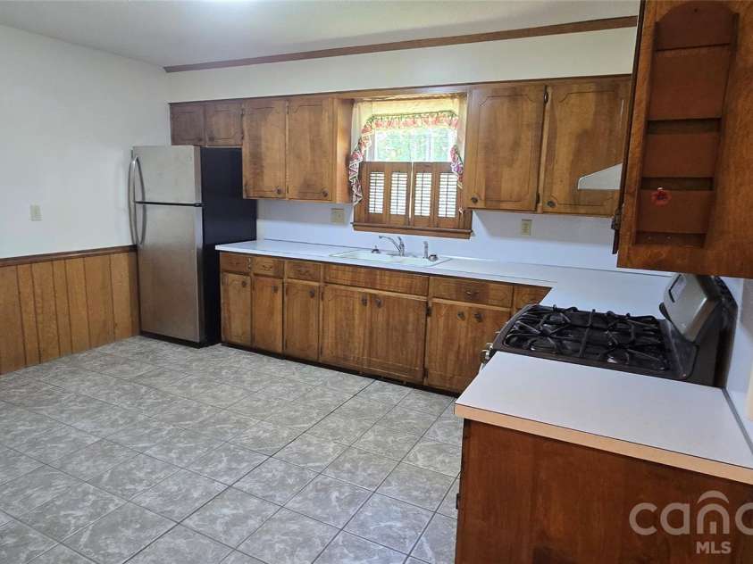2553 Hickory Highway, Statesville, NC 28677.  MLS# CAR4403139, YatesRealty ID 39565. 