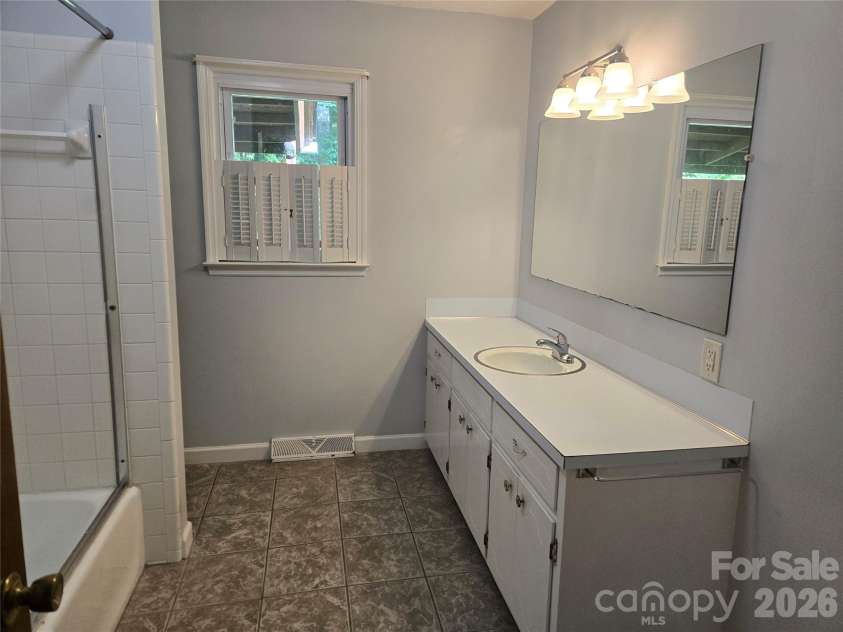 2553 Hickory Highway, Statesville, NC 28677.  MLS# CAR4403139, YatesRealty ID 39565. 