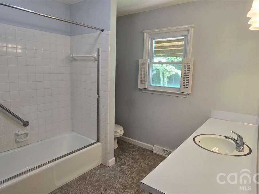 2553 Hickory Highway, Statesville, NC 28677.  MLS# CAR4403139, YatesRealty ID 39565. 