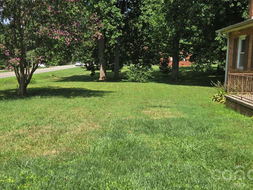 2553 Hickory Highway, Statesville, NC 28677.  MLS# CAR4403139, YatesRealty ID 39565. 