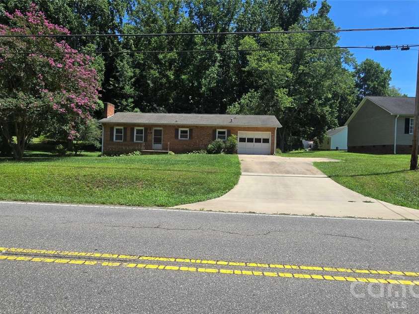 2553 Hickory Highway, Statesville, NC 28677.  MLS# CAR4403139, YatesRealty ID 39565. 