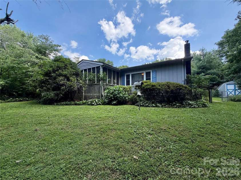 5 Dewberry Drive, Hendersonville, NC 28792.  MLS# CAR4405580, YatesRealty ID 39567. 