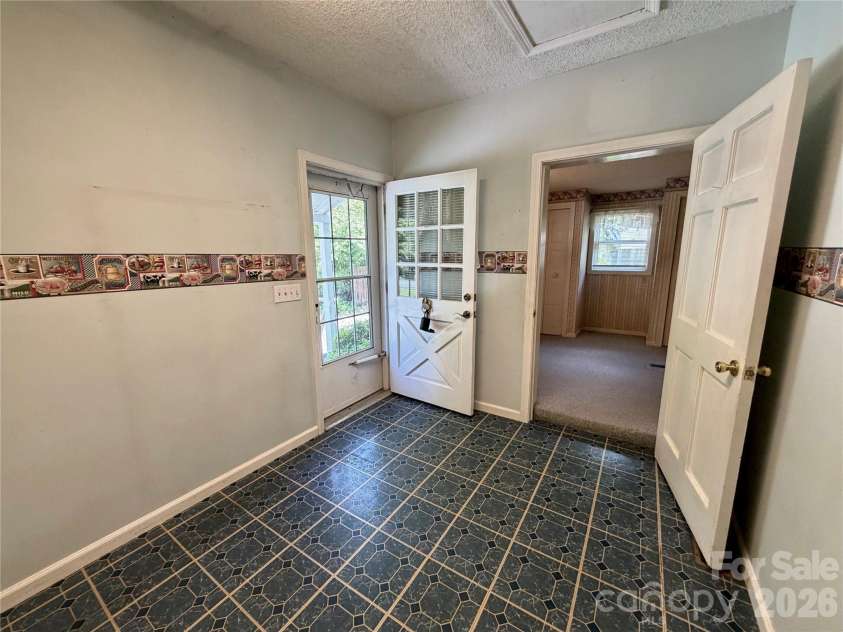 5 Dewberry Drive, Hendersonville, NC 28792.  MLS# CAR4405580, YatesRealty ID 39567. 