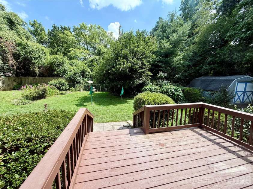 5 Dewberry Drive, Hendersonville, NC 28792.  MLS# CAR4405580, YatesRealty ID 39567. 