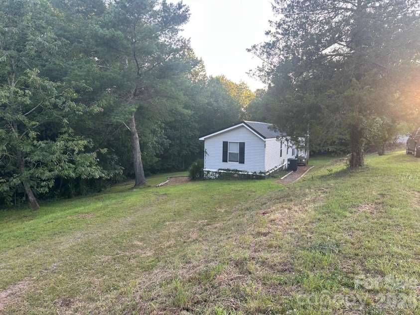 69 Woodmont Drive, Nebo, NC 28761.  MLS# CAR4402837, YatesRealty ID 39569. 