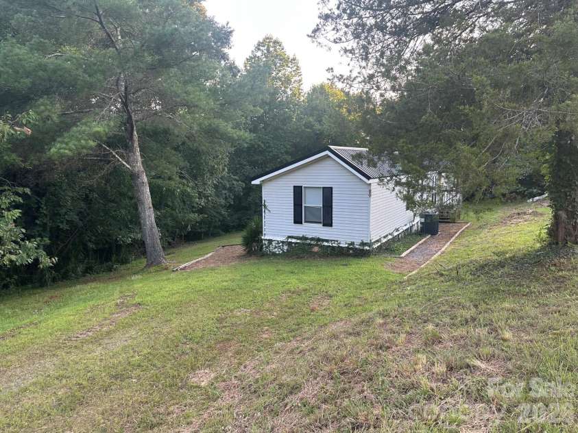 69 Woodmont Drive, Nebo, NC 28761.  MLS# CAR4402837, YatesRealty ID 39569. 