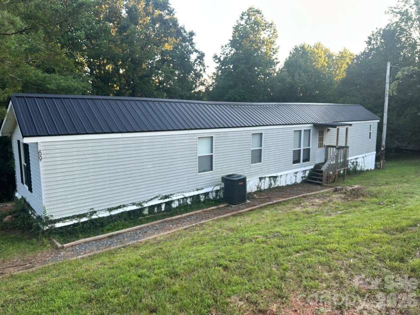 69 Woodmont Drive, Nebo, NC 28761.  MLS# CAR4402837, YatesRealty ID 39569. 