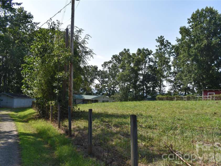 69 Woodmont Drive, Nebo, NC 28761.  MLS# CAR4402837, YatesRealty ID 39569. 