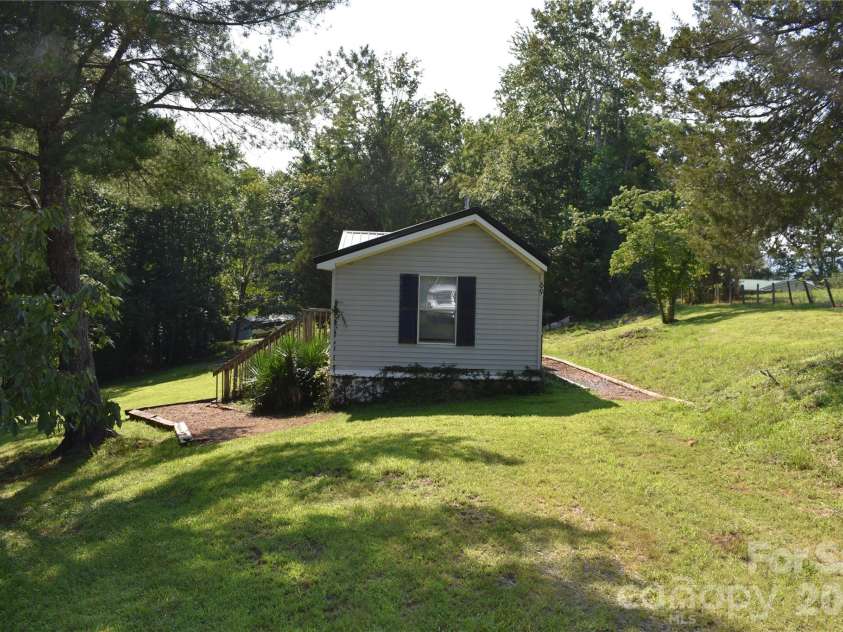 69 Woodmont Drive, Nebo, NC 28761.  MLS# CAR4402837, YatesRealty ID 39569. 