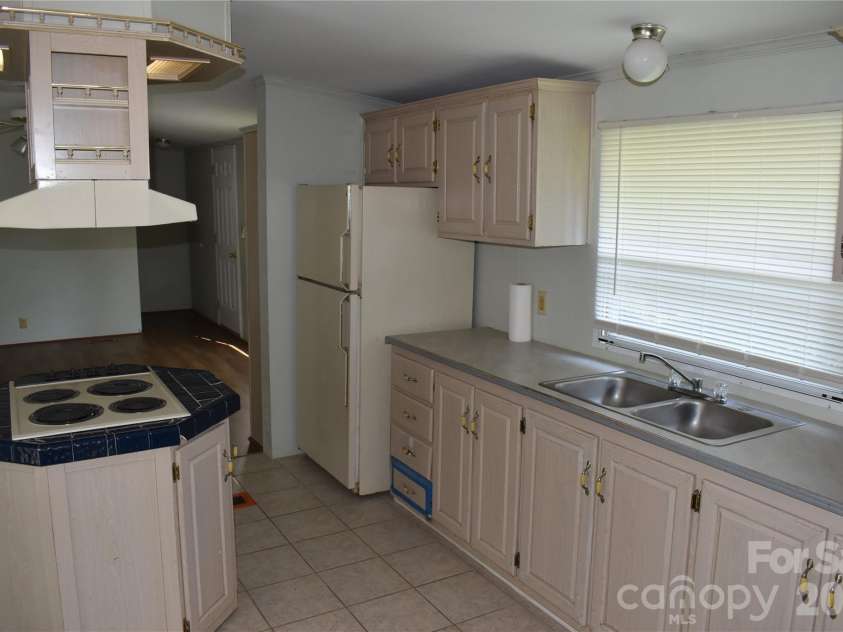 69 Woodmont Drive, Nebo, NC 28761.  MLS# CAR4402837, YatesRealty ID 39569. 
