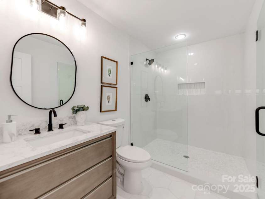 3608 Table Rock Road, Charlotte, NC 28226.  MLS# CAR4238799, YatesRealty ID 3957. Additional Full Bathroom on Lower Level