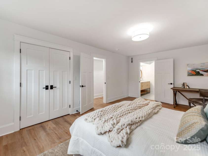 3608 Table Rock Road, Charlotte, NC 28226.  MLS# CAR4238799, YatesRealty ID 3957. Bedroom 4 View of Double Closet and Attached Jack and Jill Bath