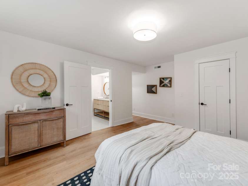 3608 Table Rock Road, Charlotte, NC 28226.  MLS# CAR4238799, YatesRealty ID 3957. Bedroom 5 View of Attached Jack and Jill Bath