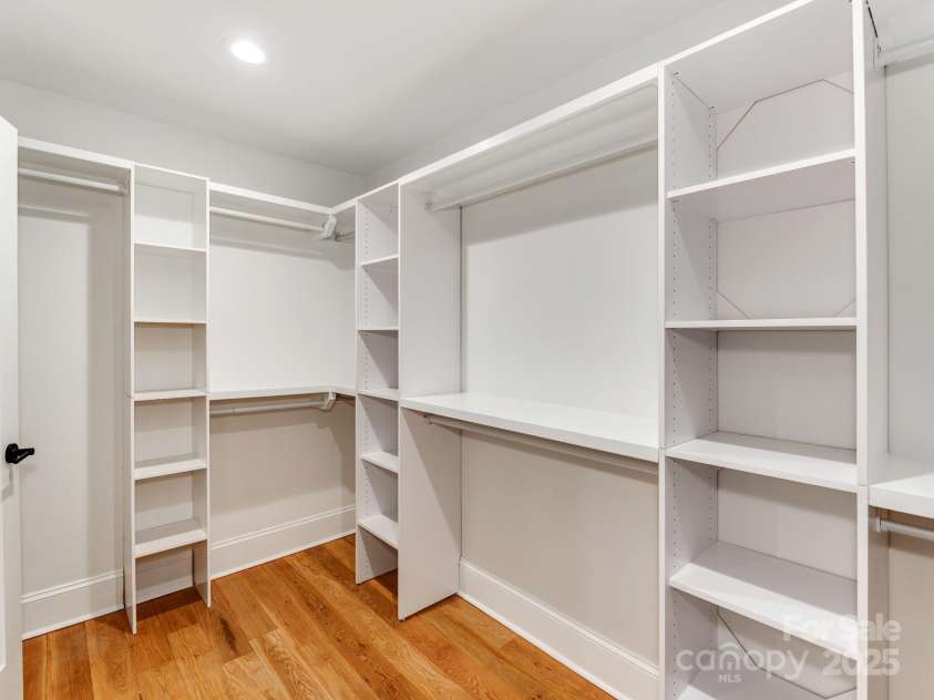 3608 Table Rock Road, Charlotte, NC 28226.  MLS# CAR4238799, YatesRealty ID 3957. Primary Bedroom Walk in Closet