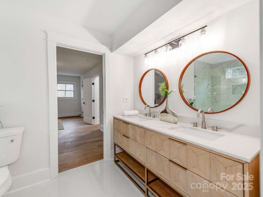 3608 Table Rock Road, Charlotte, NC 28226.  MLS# CAR4238799, YatesRealty ID 3957. View 2 of Jack and Jill Going into Bedroom 4