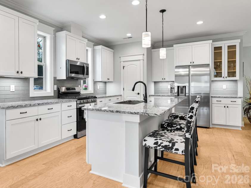 554 Sweet Birch Park Lane, Black Mountain, NC 28711.  MLS# CAR4353122, YatesRealty ID 3957. Granite, Stainless and Glass