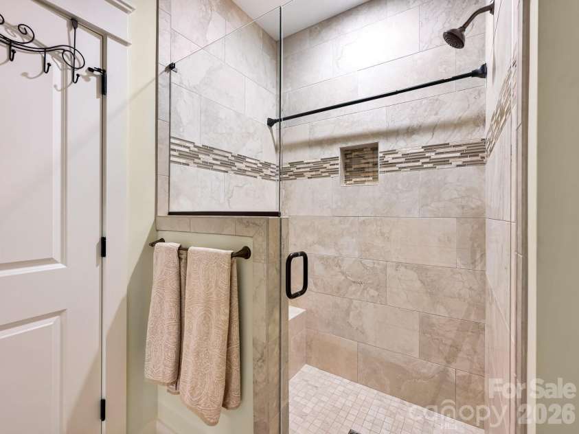 554 Sweet Birch Park Lane, Black Mountain, NC 28711.  MLS# CAR4353122, YatesRealty ID 3957. Luxurious Shower Bay