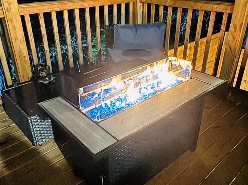 554 Sweet Birch Park Lane, Black Mountain, NC 28711.  MLS# CAR4353122, YatesRealty ID 3957. Outdoor Furnishings and Firepit Convey